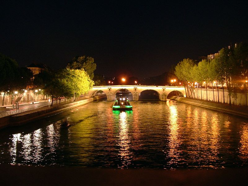 Paris: Dinner Cruise on the Seine and Eiffel Tower 2nd floor - Your private table on the Paris Seine boat