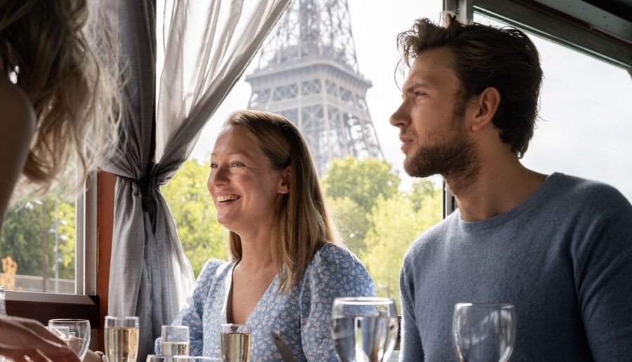 Paris: Early Evening Dinner Cruise on the River Seine - Timing your cruise for the best light