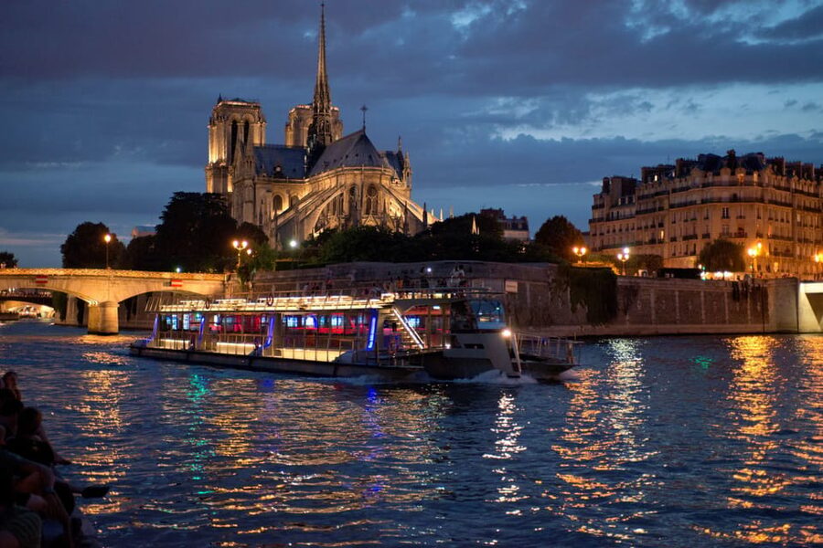 Paris: Eiffel Tower, Dinner Cruise and Moulin Rouge Show - A big Paris night packed into six hours