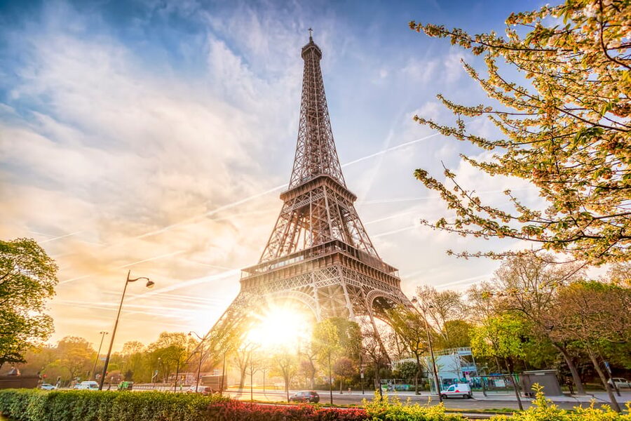 Paris: Eiffel Tower, Dinner Cruise and Moulin Rouge Show - Who gets the most value from this package