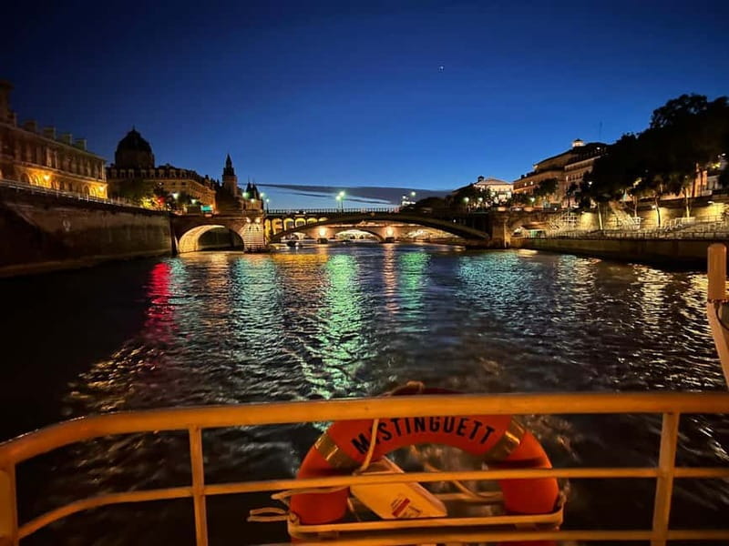 Paris: Gourmet 3-Course Dinner Cruise with French Wine - A Seine dinner that turns into a dance night