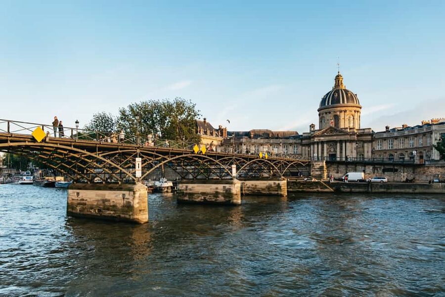 Paris: Gourmet Dinner Cruise on Seine River with Live Music - Pont de l’Alma and Passerelle Debilly