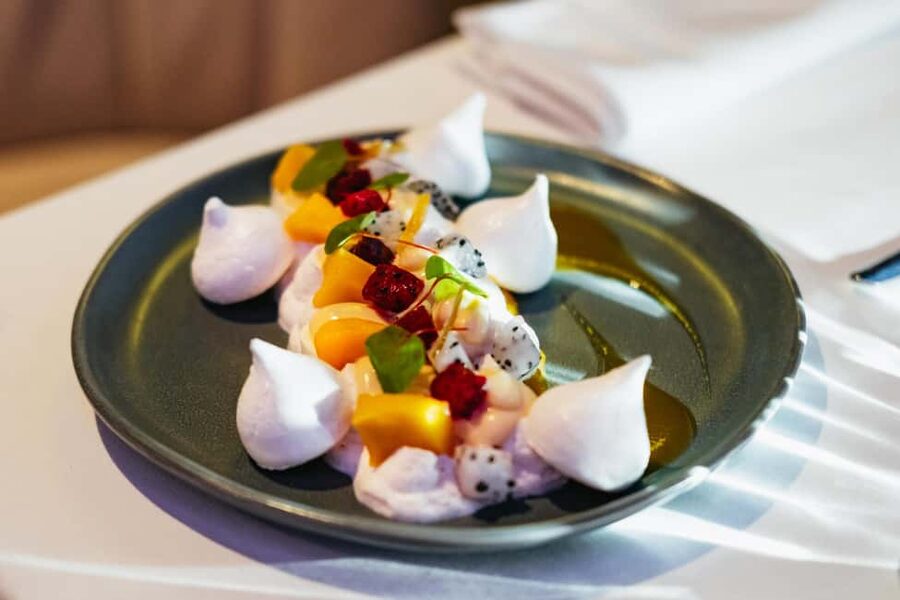 Paris: Gourmet Dinner Cruise on Seine River with Live Music - Singer, guitarist, and DJ