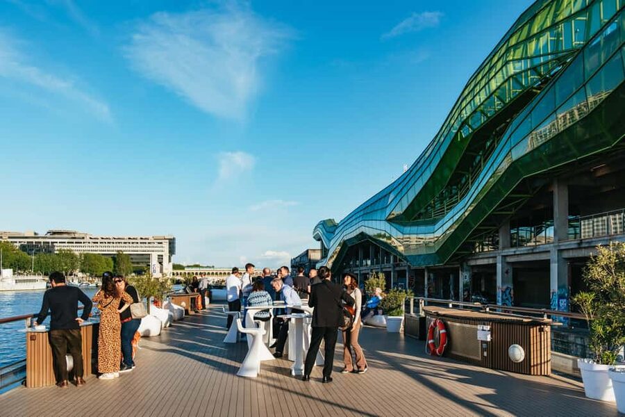 Paris: Gourmet Dinner Cruise on Seine River with Live Music - Statue of Liberty and Île aux Cygnes