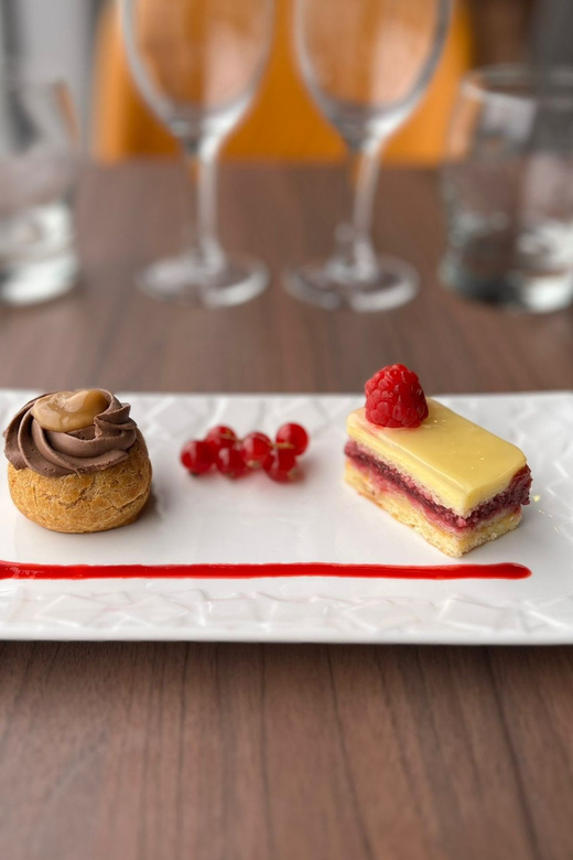 Paris: River Seine Cruise with 3-Course Lunch - What this Seine cruise is really selling