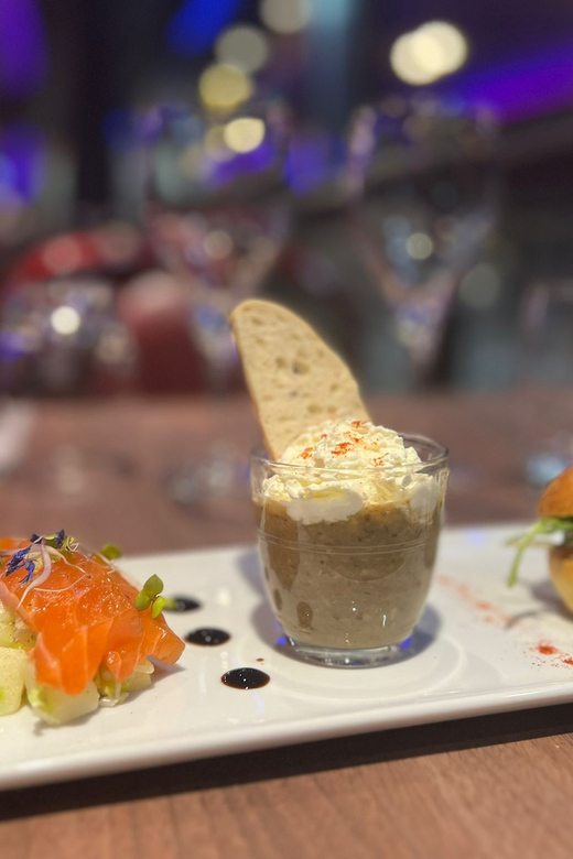 Paris: River Seine Cruise with 3-Course Lunch - A three-course meal with mixed results