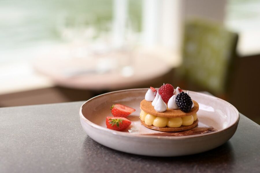 Paris: Romantic Cruise with 3-course Dinner on Seine River - Key points to know before booking