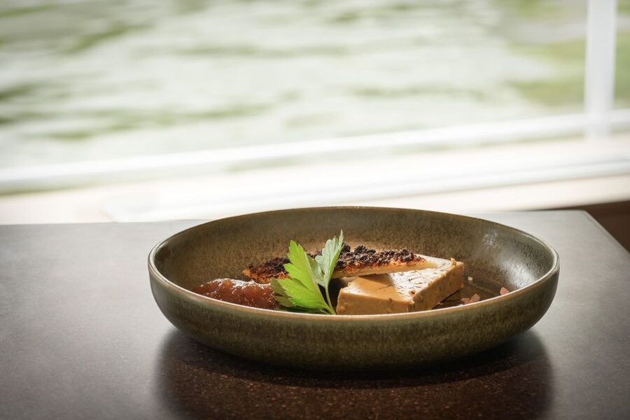 Paris: Romantic Cruise with 3-course Dinner on Seine River - The three-course French dinner