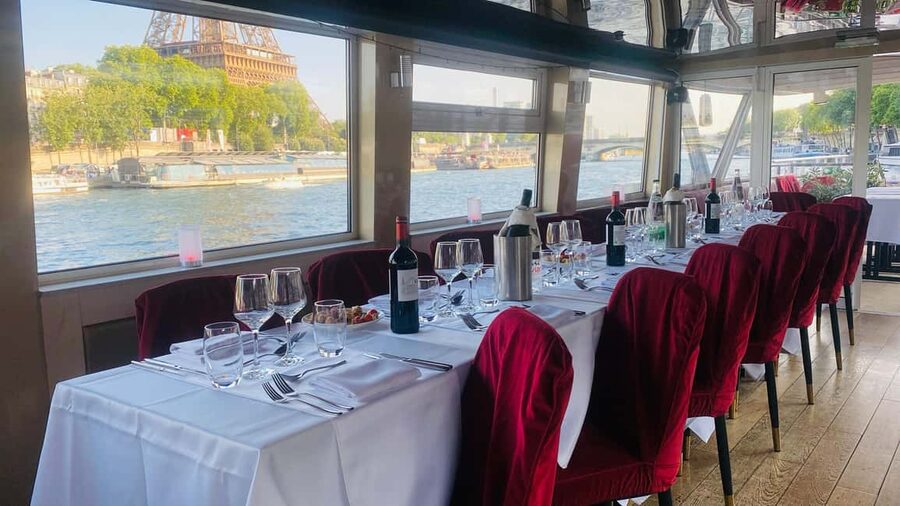 Paris: Seine Dinner Cruise from Eiffel Tower/Liberty Statue - A dinner cruise built around the Eiffel Tower
