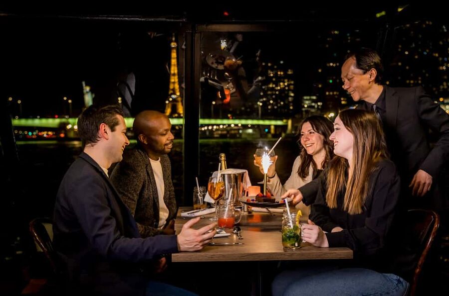 Paris: Seine River Champagne Dinner Cruise with Live Music - Key points to know before booking