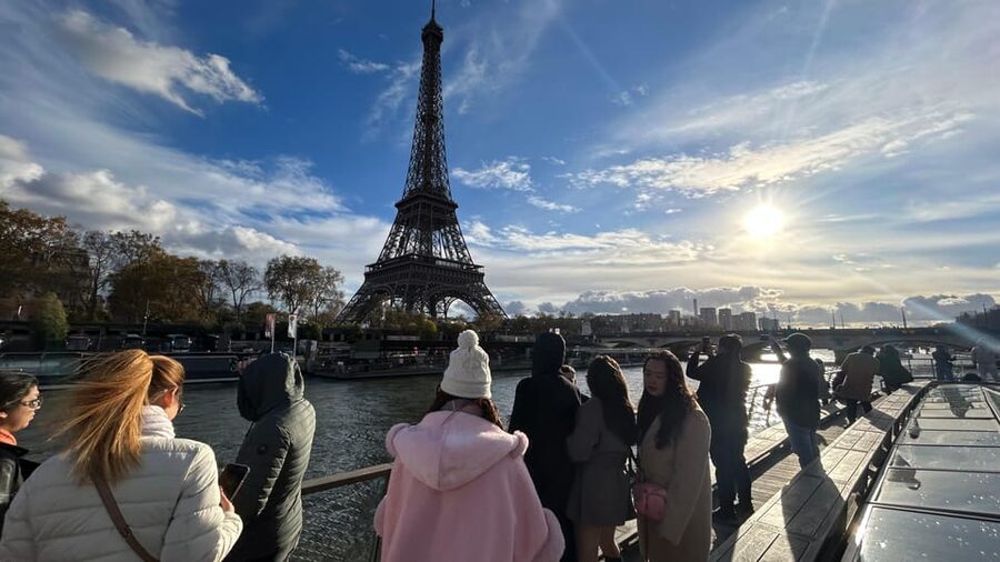 Paris: Seine River Cruise and 3-course Bistro Lunch - Starting at Port de la Bourdonnais
