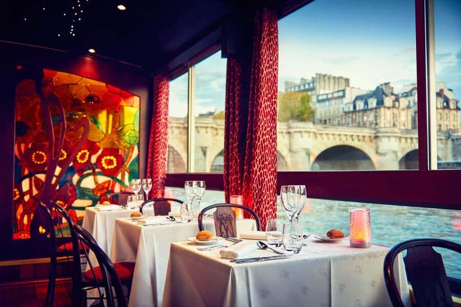 Paris: Seine River Cruise with 3-Course Dinner & Live Music - Port de Solférino: allow time to find the boat