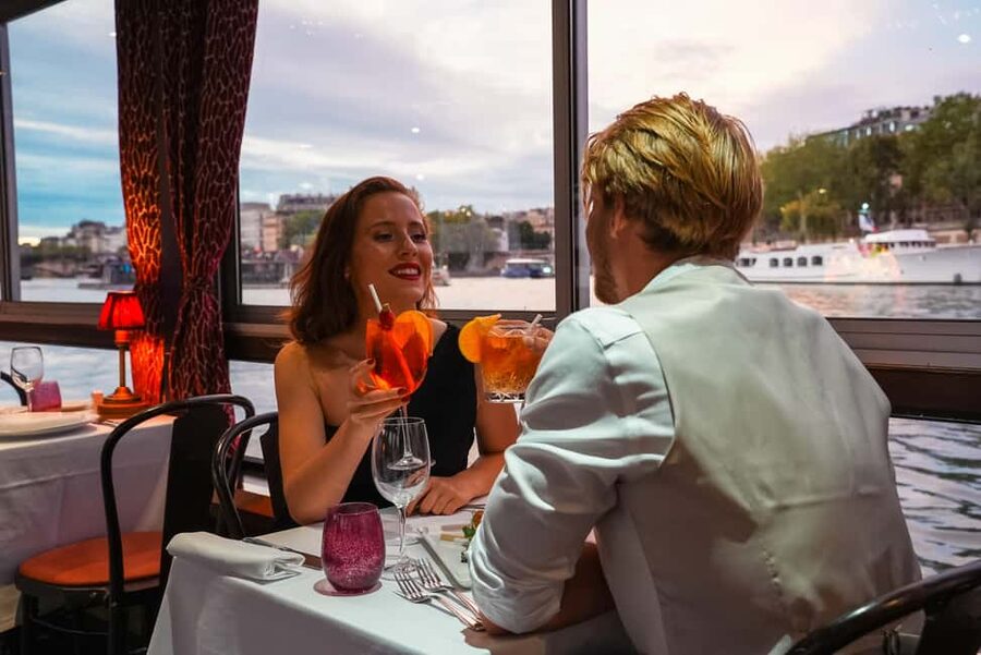 Paris: Seine River Cruise with 3-Course Dinner & Live Music - The window seats are the real luxury