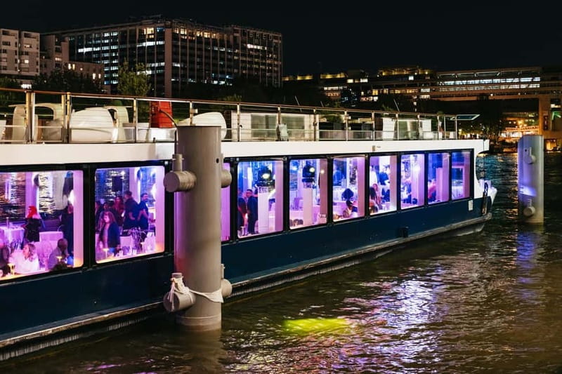 Paris: Seine river Dinner Cruise with 3-Course Gourmet Menu - Seating, clothing, and comfort