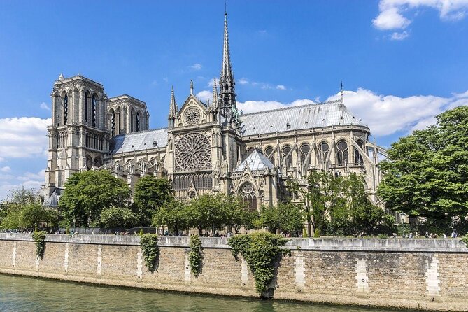 Paris Seine River Dinner Cruise with Champagne and Window Seating - Key points to know before booking