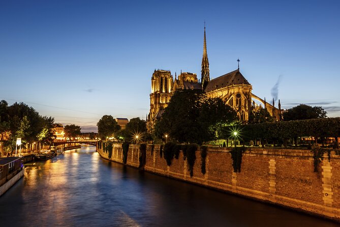 Paris Seine River Dinner Cruise with Champagne and Window Seating - A practical look at the three-course dinner