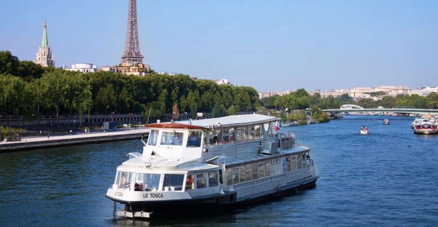 Paris : Seine River Lunch cruise from Eiffel Tower - What the service and boat atmosphere are like