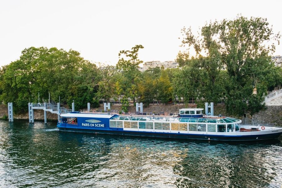 Paris: Seine River Panoramic Views Dinner Cruise - Finding Pont de Bir-Hakeim without panic