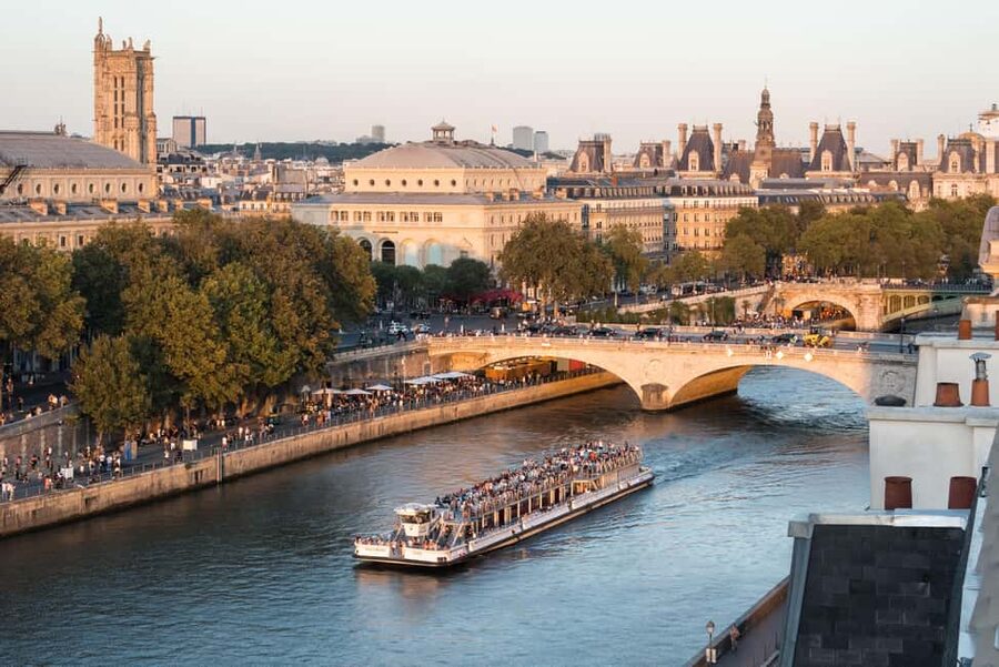 Paris: Seine River Sightseeing Cruise by Bateaux Mouches - Audio, crowds, and the real onboard experience