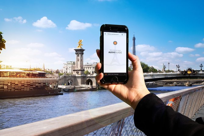 Paris Seine River Sightseeing Cruise with Commentary by Bateaux Parisiens - The Conciergerie, Louvre, and Place de la Concorde