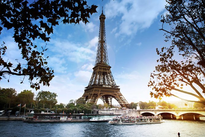 Paris Seine River Sightseeing Cruise with Commentary by Bateaux Parisiens - The first half hour: grand bridges and the Musée d’Orsay