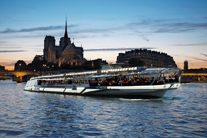 Paris Valentine's Day Dinner Cruise by Bateaux-Mouches - Service, atmosphere, and the seating gamble