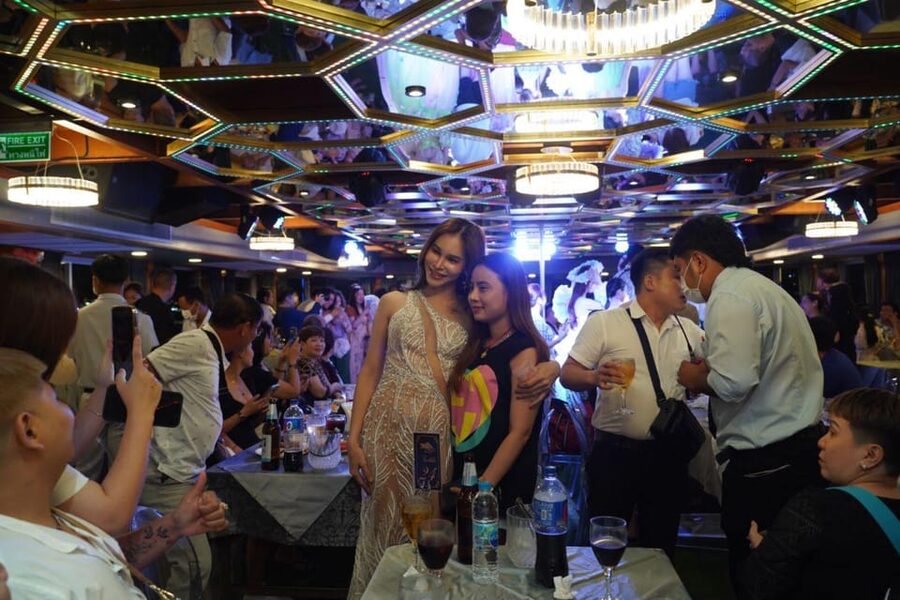 Pattaya: All Star Dinner Cruise, Cabaret Show & Beer Buffet - Getting to Bali Hai Pier before the crowd