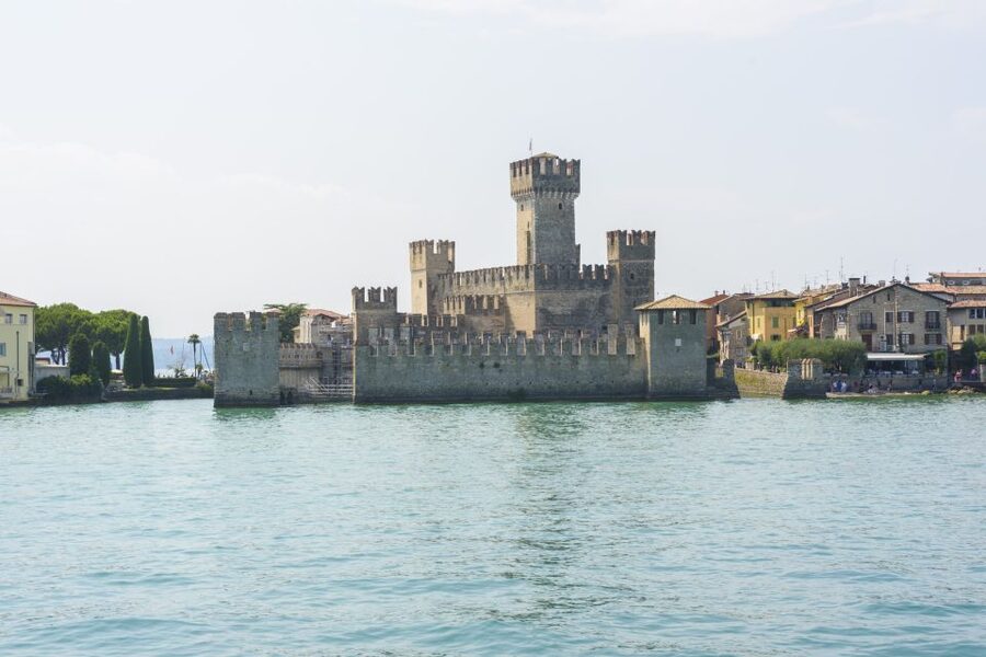 Peschiera: Half-Day Lake Garda Cruise with Lunch - Isola del Garda and the smaller islands