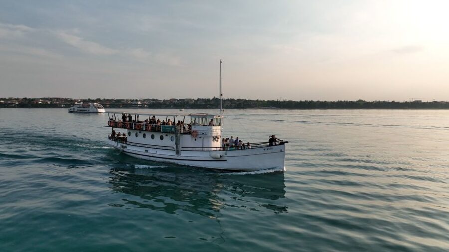 Peschiera: Half-Day Lake Garda Cruise with Lunch - The swimming break in clear lake water