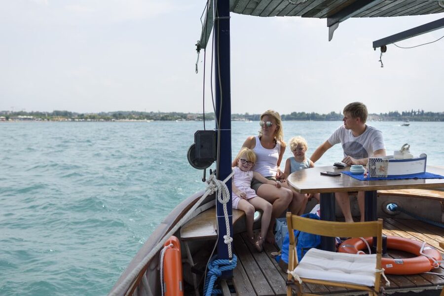 Peschiera: Half-Day Lake Garda Cruise with Lunch - Lunch on board: fresh, simple, and filling enough