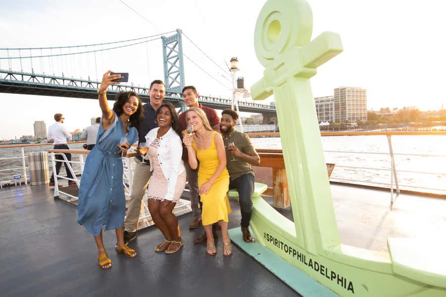 Philadelphia: Buffet Brunch, Lunch, or Dinner Cruise - The first hour: settling in with a buffet meal
