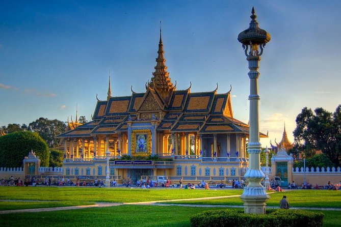 Phnom Penh Dinner Cruise - The 5 pm start and hotel pickup