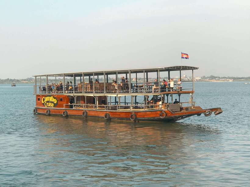 Phnom Penh: Mekong Sunset Dinner Cruise with Live Music - Finding the departure point without a last-minute scramble