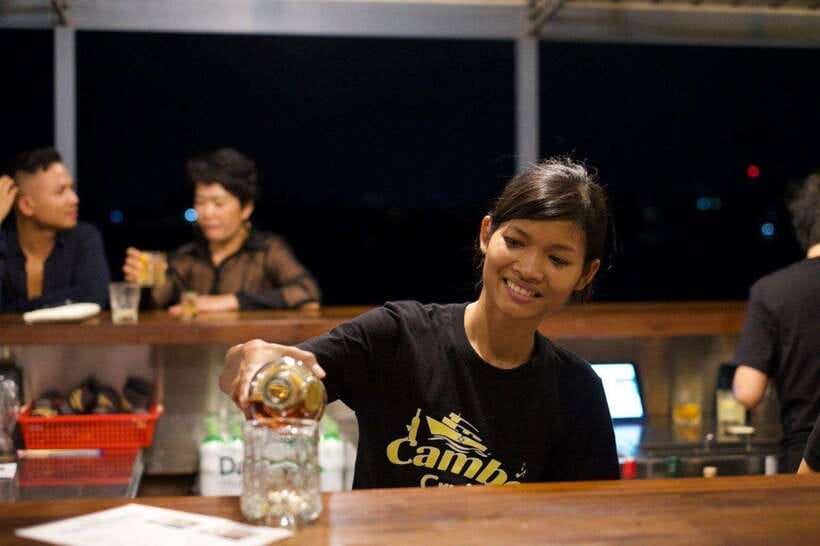 Phnom Penh: Mekong Sunset Dinner Cruise with Live Music - Is the $9 price good value?
