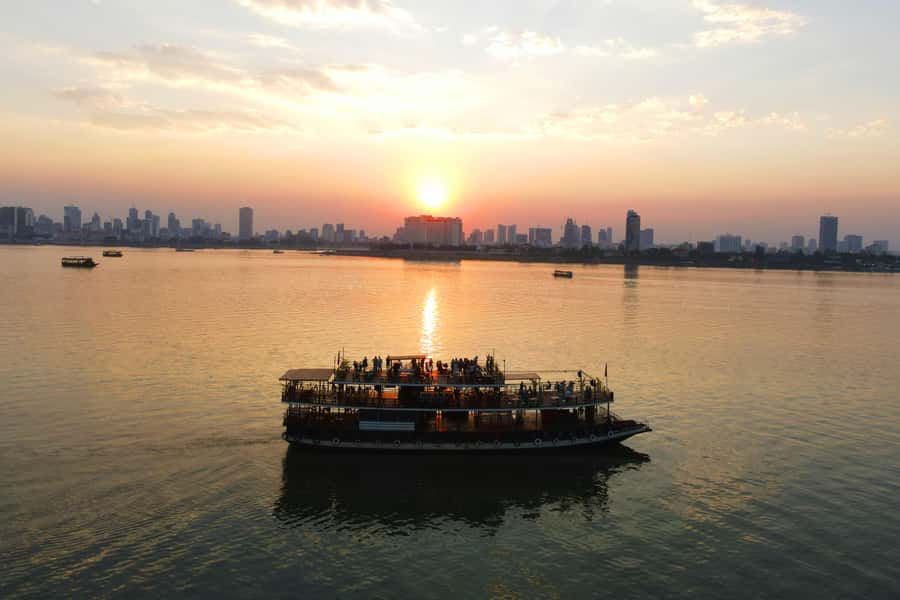Phnom Penh: Sunset Dinner Cruise with English Speaking Guide - Diamond Island and the Four Faces River