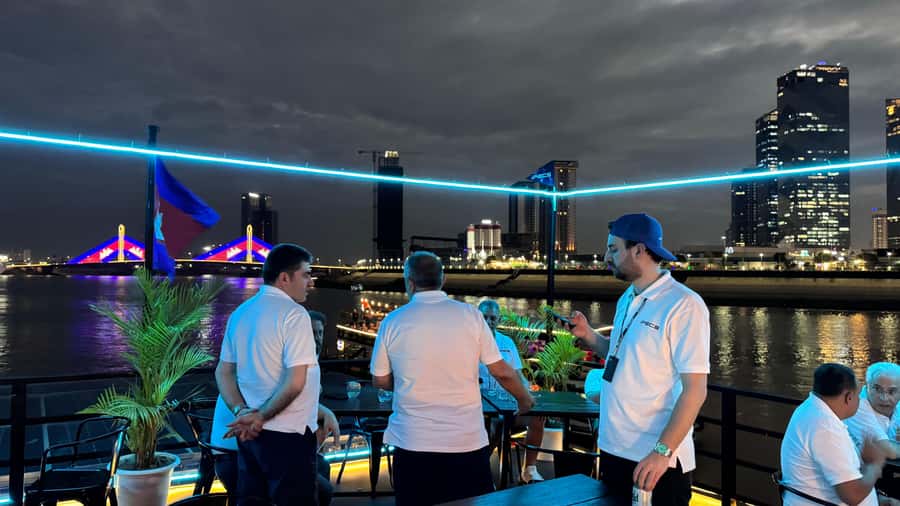 Phnom Penh: Sunset Dinner Cruise with English Speaking Guide - What the $10 price really covers