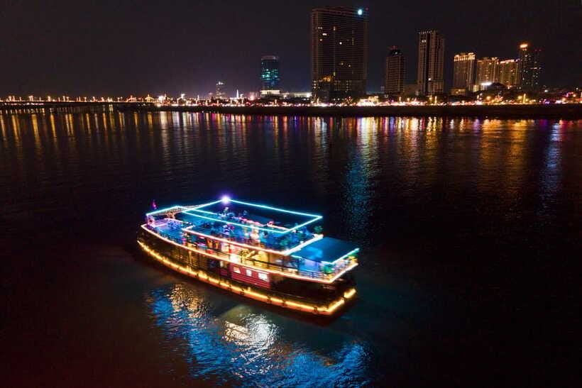 Phnom Penh: Sunset Dinner Cruise with English Speaking Guide - Who will enjoy this cruise most