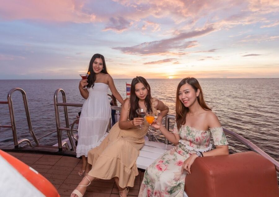 Phuket: Melody Sunset Dinner Cruise - From your hotel to Chalong at 15:00