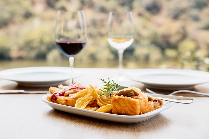 Pinhão: Douro River Cruise with Lunch Included - What you see between Pinhão and Foz Tua