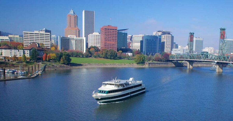 Portland: 2-Hour Lunch Cruise Through Downtown - What the two-hour schedule feels like