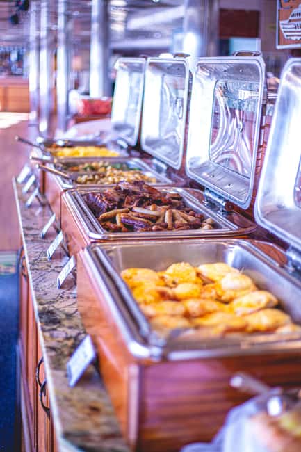 Portland: Brunch Cruise on Willamette River - Portland brunch, served while the river moves