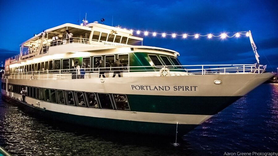 Portland: Dinner Cruise on the Willamette River - A dinner table with Portland moving past the window