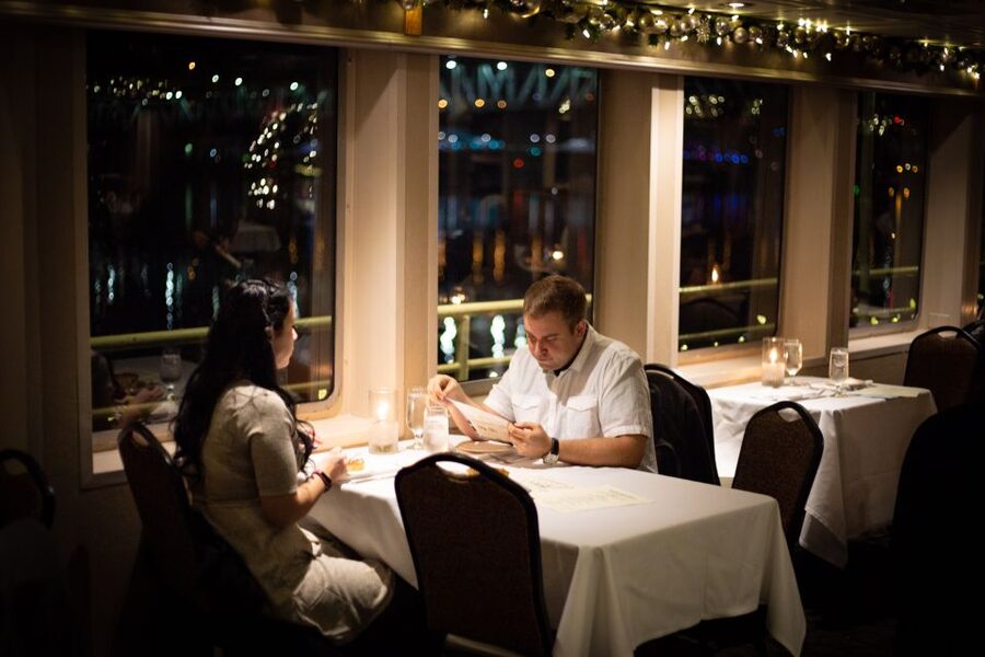 Portland: Dinner Cruise on the Willamette River - Wheelchair access and seating details