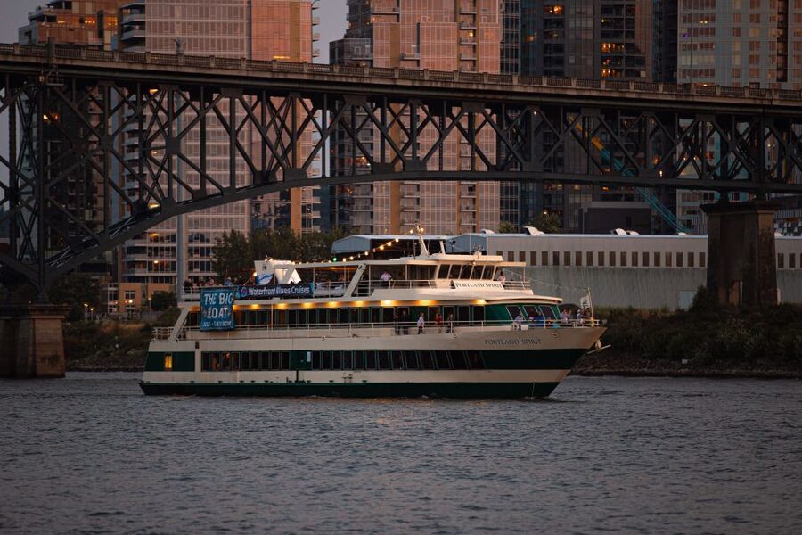 Portland: Dinner Cruise on the Willamette River - Who will enjoy this cruise most