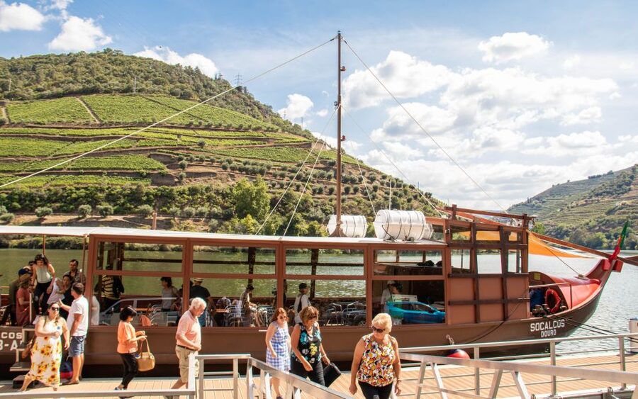 Porto: Douro Valley History & Wine Tour with Cruise & Lunch - Why this Douro Valley day works