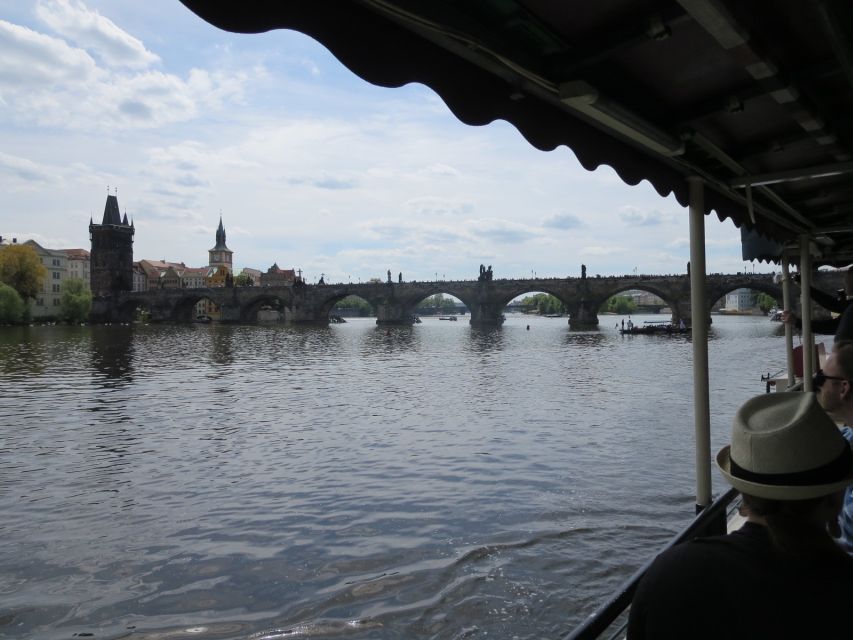 Prague: 2-Hour Lunch Cruise on the Vltava River - Key points to know before booking