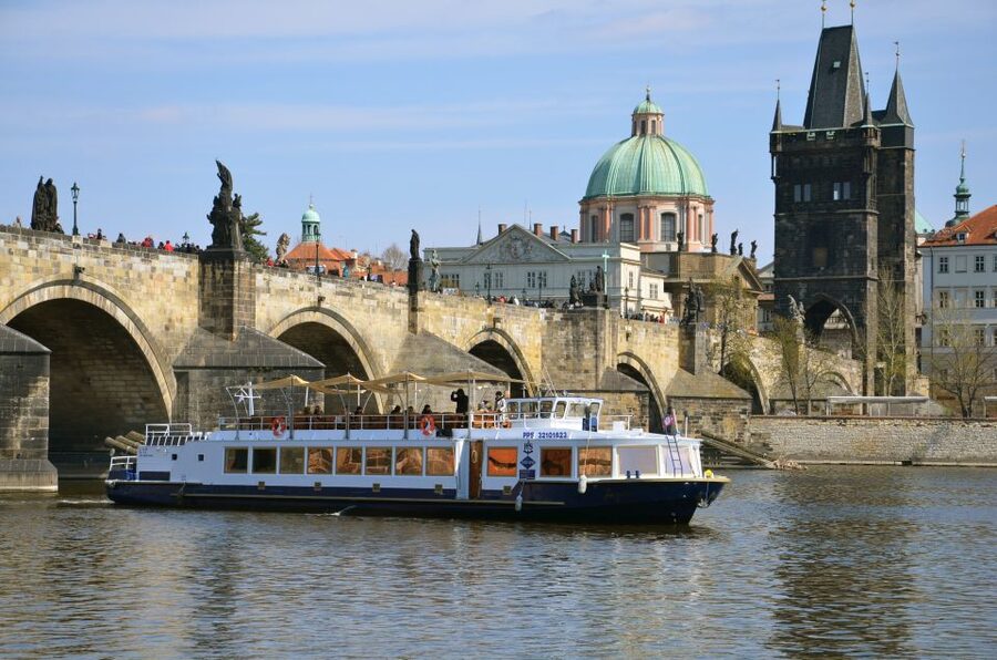Prague: 2-Hour Lunch Cruise on the Vltava River - What the two-hour schedule feels like