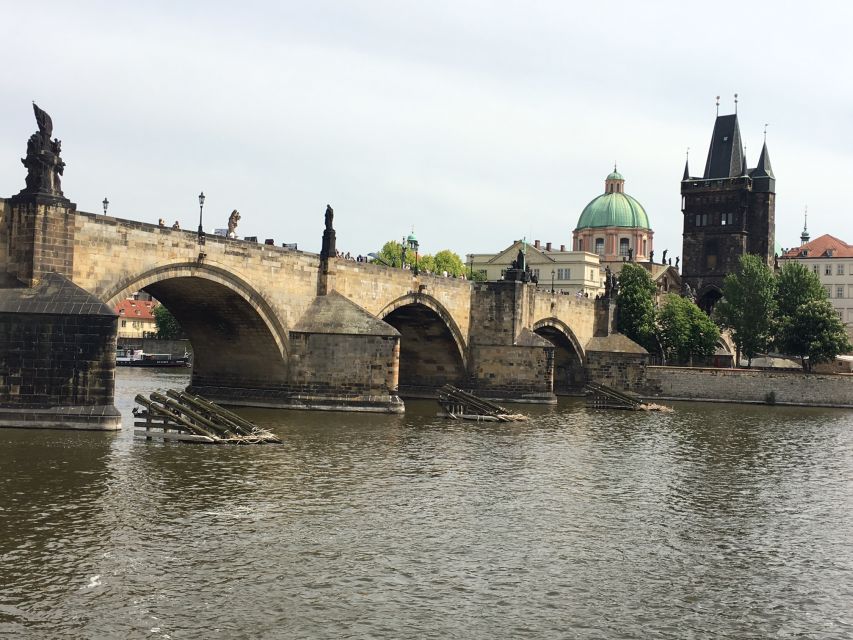 Prague: 3-hour Evening River Cruise with Dinner - Key points to know before booking