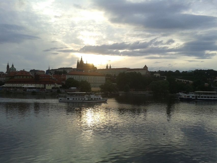Prague: 3-hour Evening River Cruise with Dinner - What the three-hour route gives you