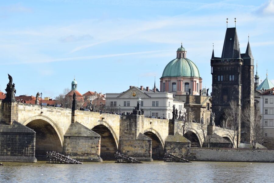 Prague: 3-hour Evening River Cruise with Dinner - Dinner on board, with a buffet format